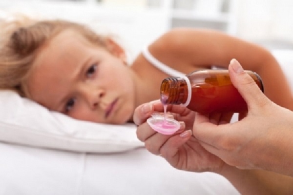 Болит горло у ребёнка лечение медикаментами