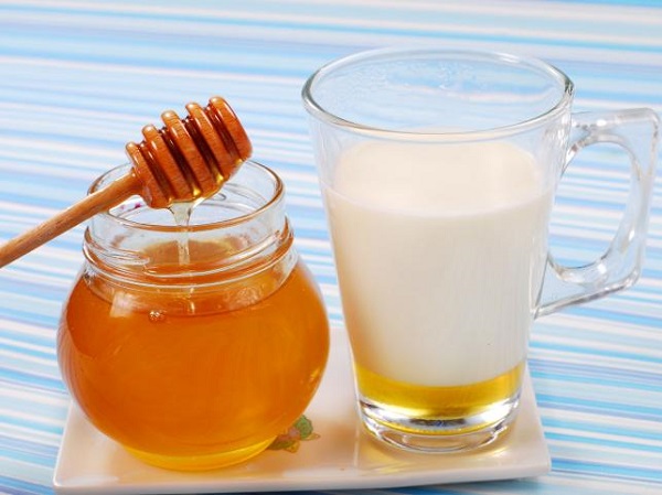 Молоко с медом при простуде у ребенка