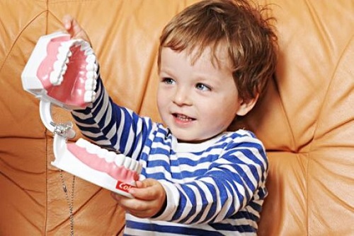 Кариес молочных зубов у детей раннего возраста лечение