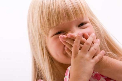 Почему у ребенка пахнет изо рта по утрам