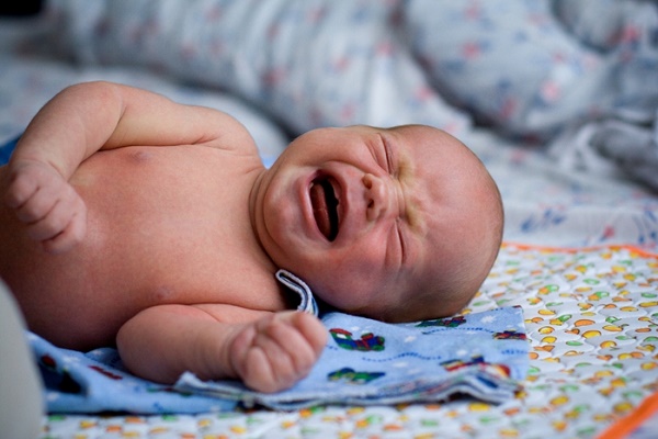 Что делать если неприятный запах появился у младенца