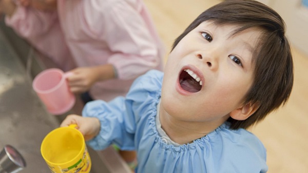 Чем полоскать горло при боли в горле у детей