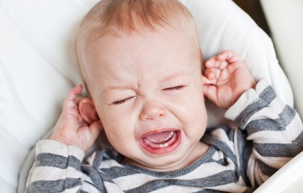 Ребенок плачет перед сном - почему это происходит и что делать