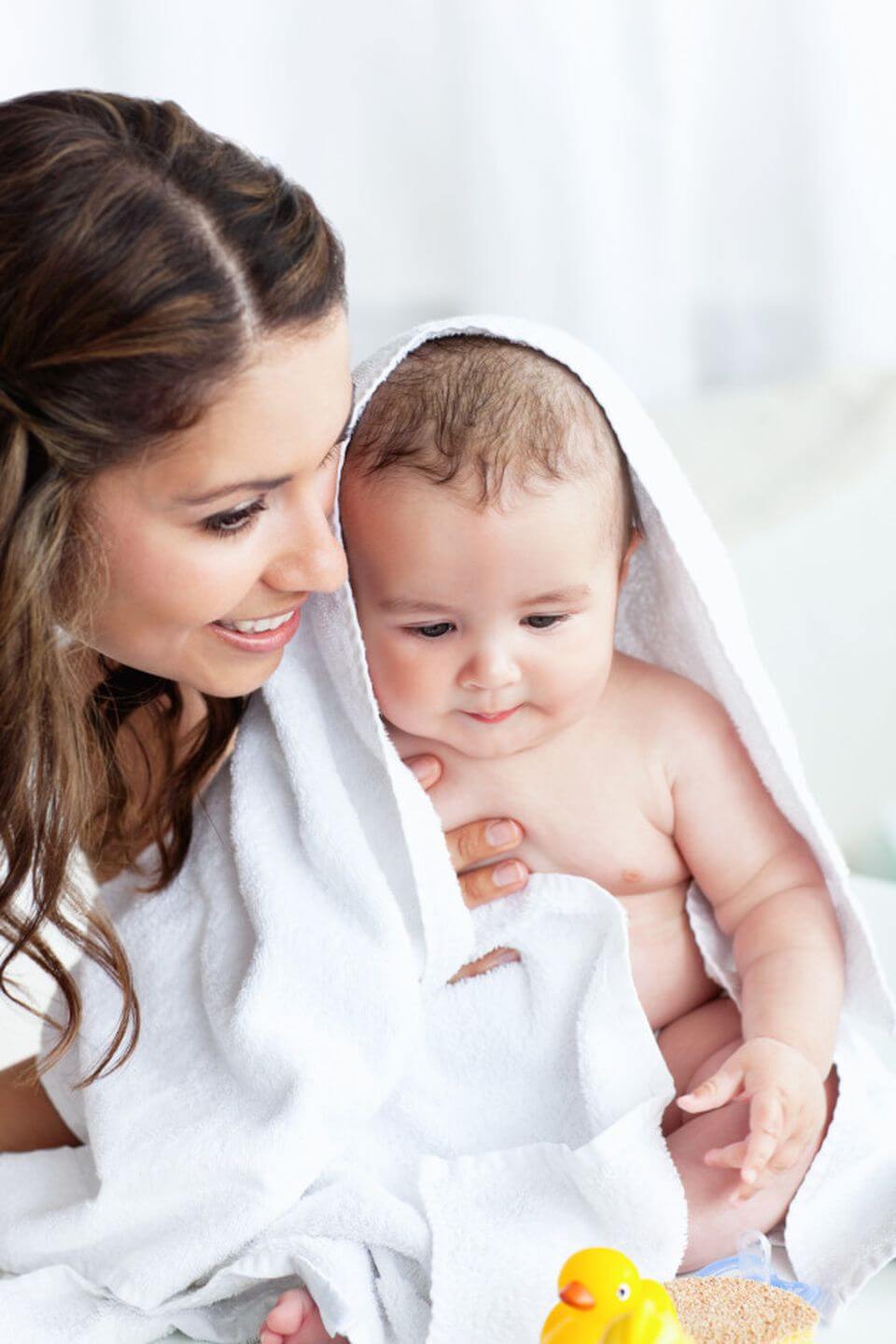 Как мыть новорожденного ребенка: советы и рекомендации