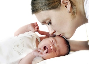 Опухшие глаза у новорожденного — в чем причины и есть ли повод для беспокойства?