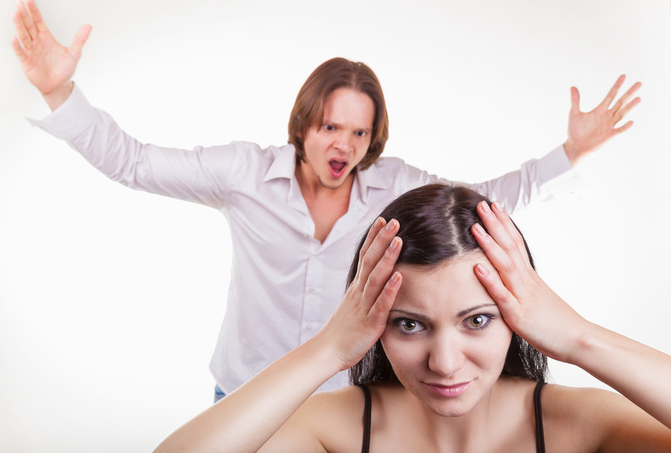 Почему муж оскорбляет и унижает жену: психология