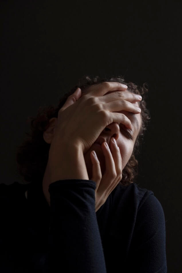 Послеродовая депрессия: причины, симптомы, лечение