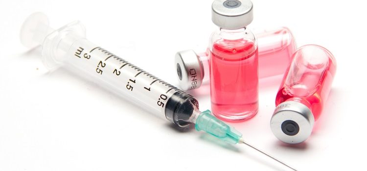 Живая вакцина и инъекция: есть ли опасность заражения полиомиелитом у привитых и непривитых детей?