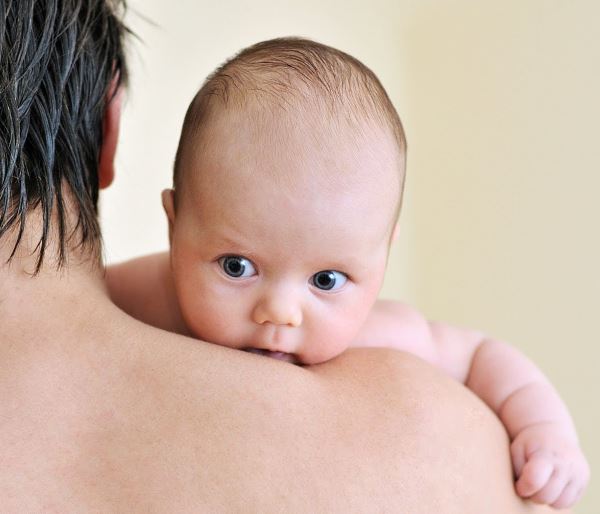 Икота у новорожденных — 7 причин возникновения и что делать родителям