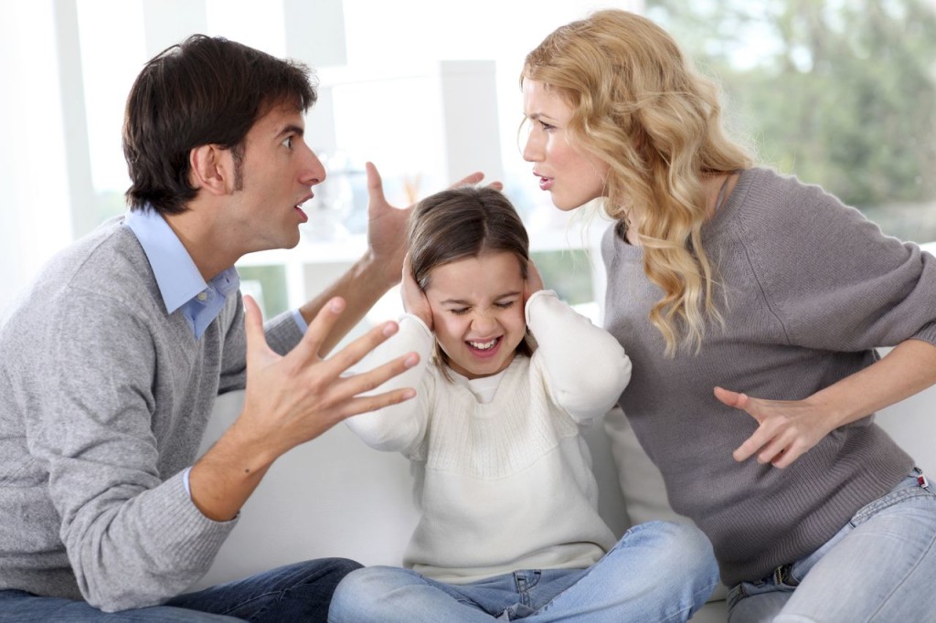 Как сказать ребенку о разводе: советы психолога