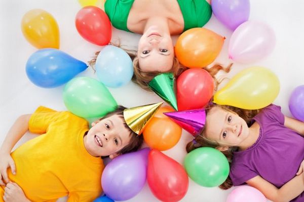 Какие конкурсы на детский день рождения считаются самыми популярными и почему сценарий на праздник действительно необходим?