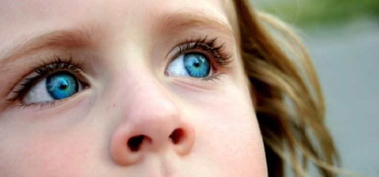 Красные глаза у ребенка: отчего возникает этот симптом и о каких заболеваниях говорит?