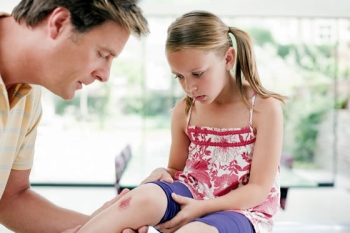 Наружное средство при ушибах и травмах — мазь Троксевазин: инструкция по применению для детей