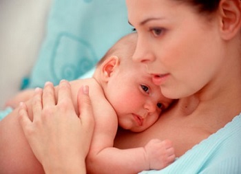 Отчего у новорожденного красные веки: выясняем все возможные причины