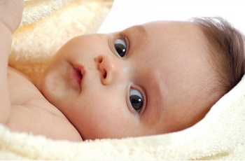 Отчего у новорожденного красные веки: выясняем все возможные причины