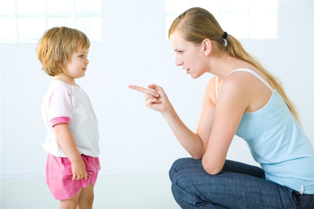 Ребёнок не слушается, а ему всего 2 года, какие меры предпринять и что делать?