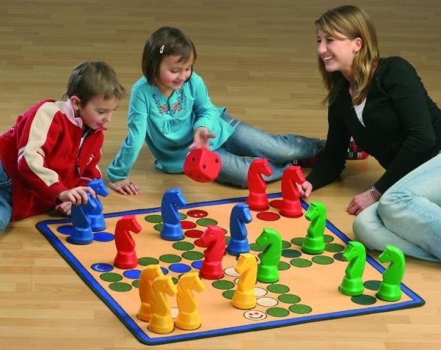 Во что можно поиграть с ребенком — увлекательные игры для детей разного возраста