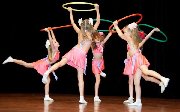 Занятия танцами для детей: 10 причин записать ребенка на хореографию